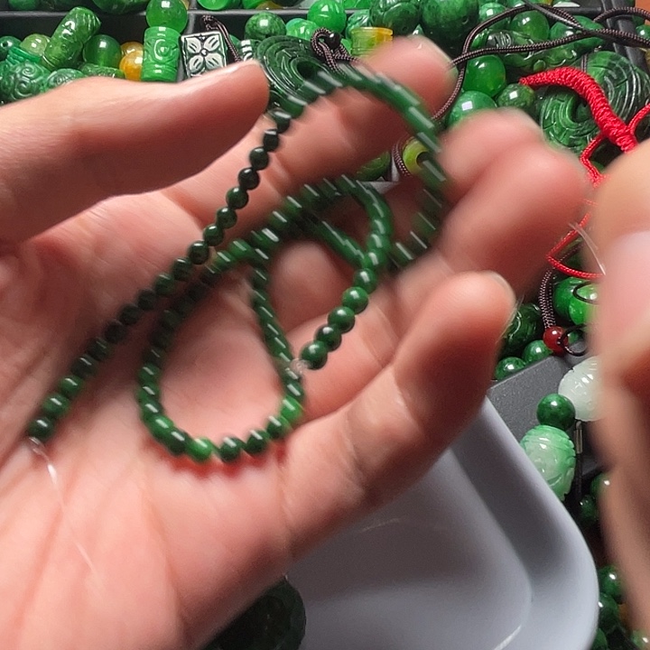 天***佑翡翠散珠缅料干青铁龙生