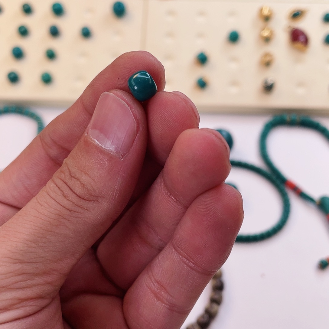 绿松石颈饰未镶嵌