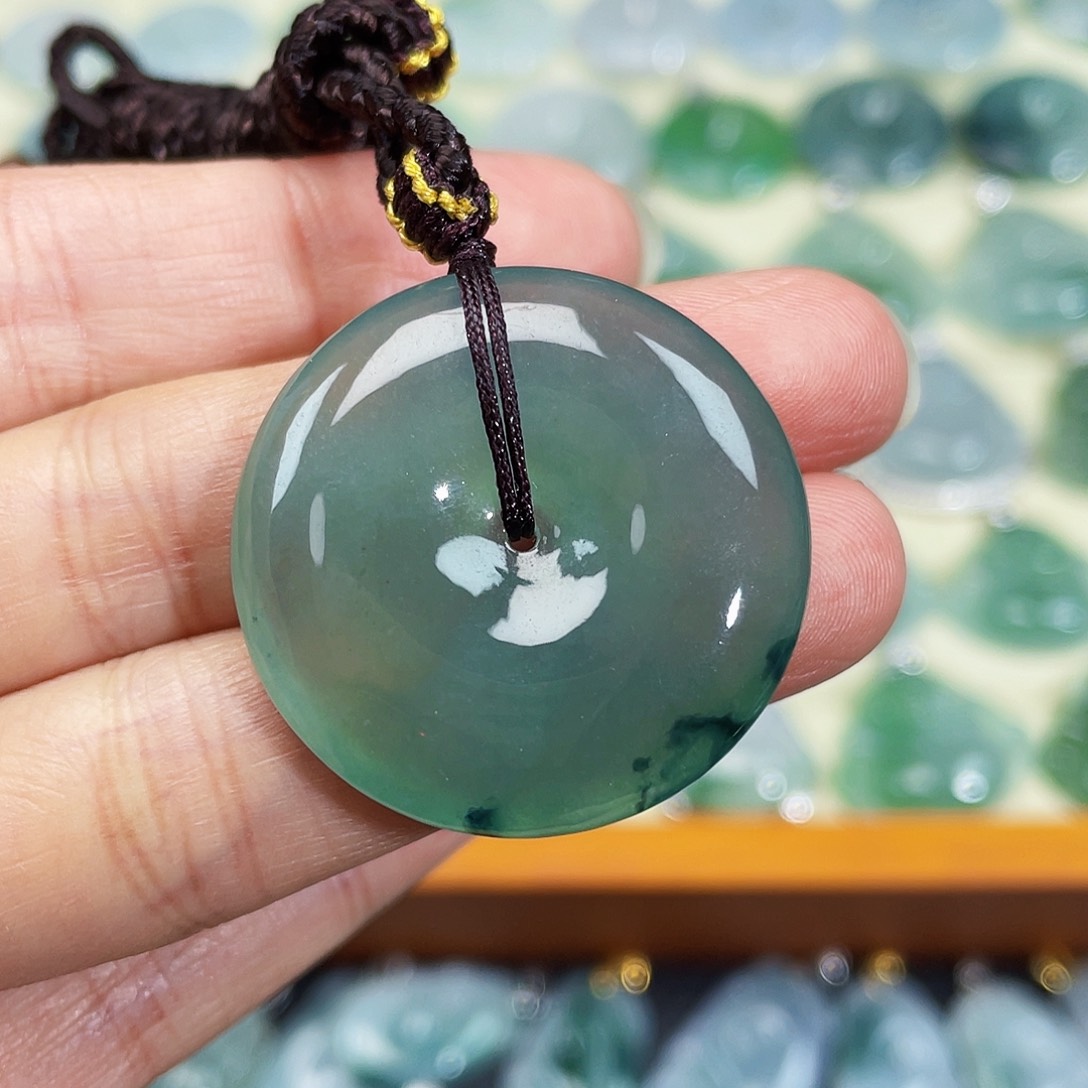 翡翠颈饰未镶嵌吊坠