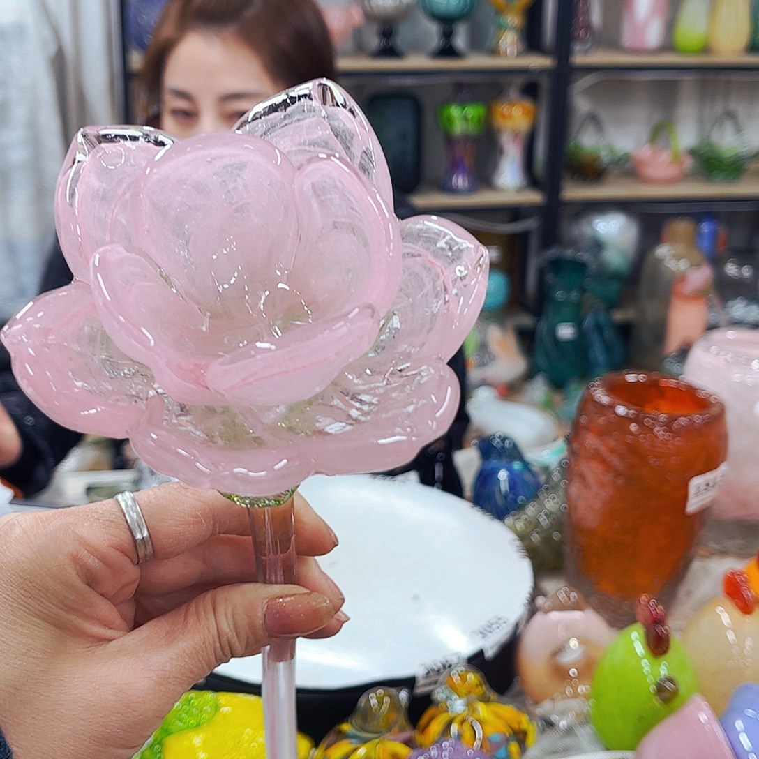 粉荷花瑕家悦琉璃工艺品