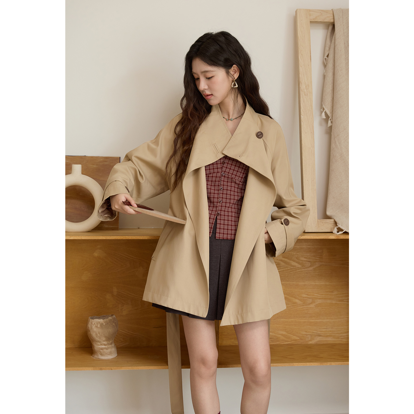 谜秀中长款风衣女2025秋复古皮质扣立翻领本布腰带外套