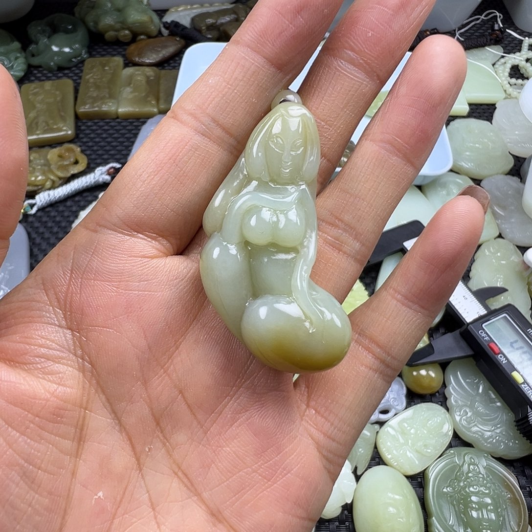 和田玉未镶嵌颈饰卡48.4