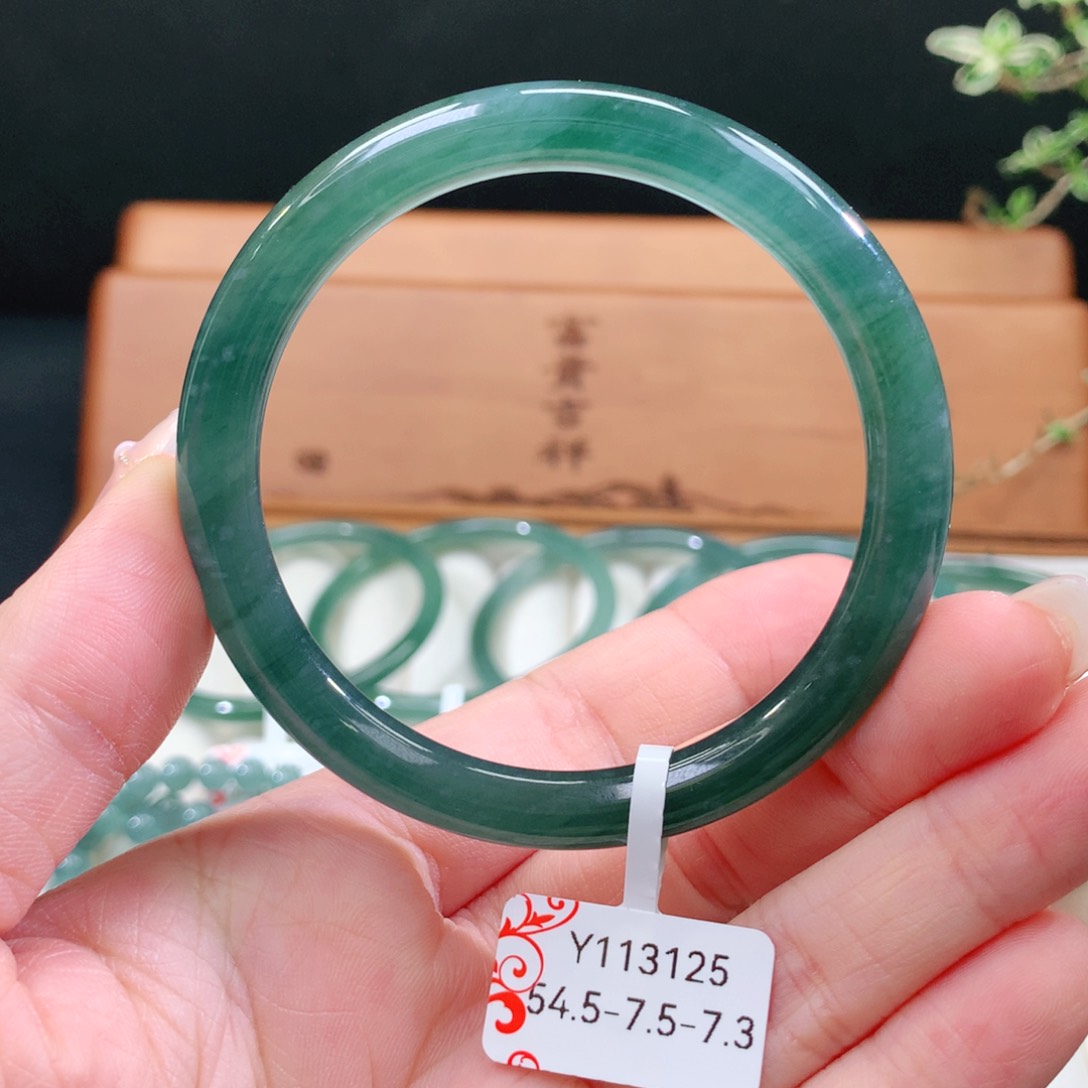 翡翠手镯未镶嵌天然