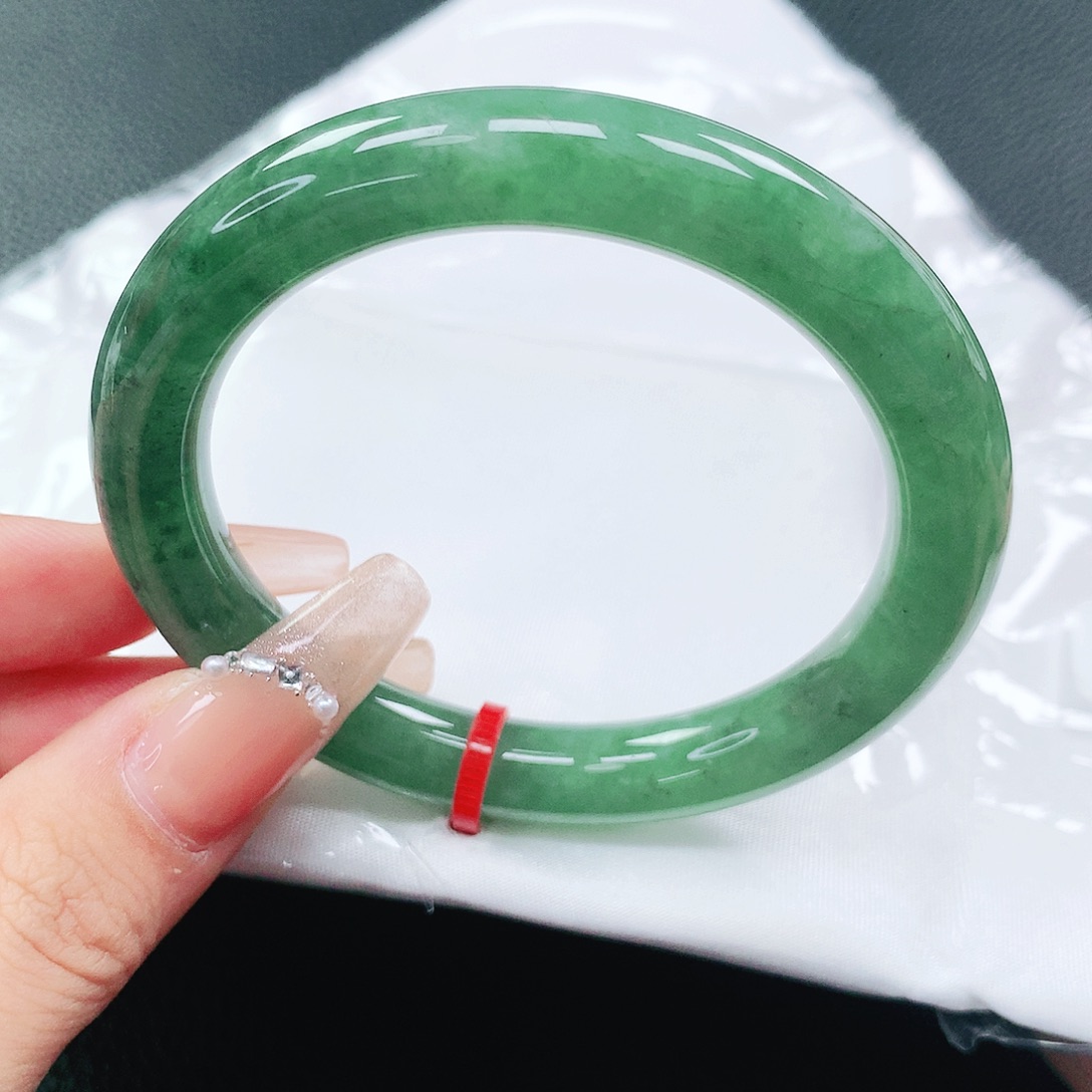 翡翠手镯未镶嵌52圈