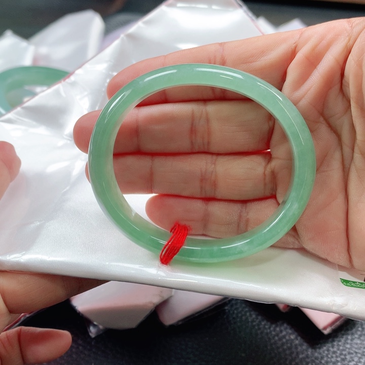 翡翠手镯未镶嵌5454545454