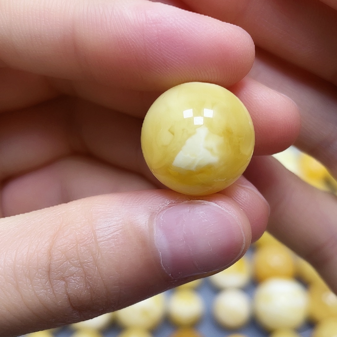 蜜蜡未镶嵌裸石17.0mm.瑕
