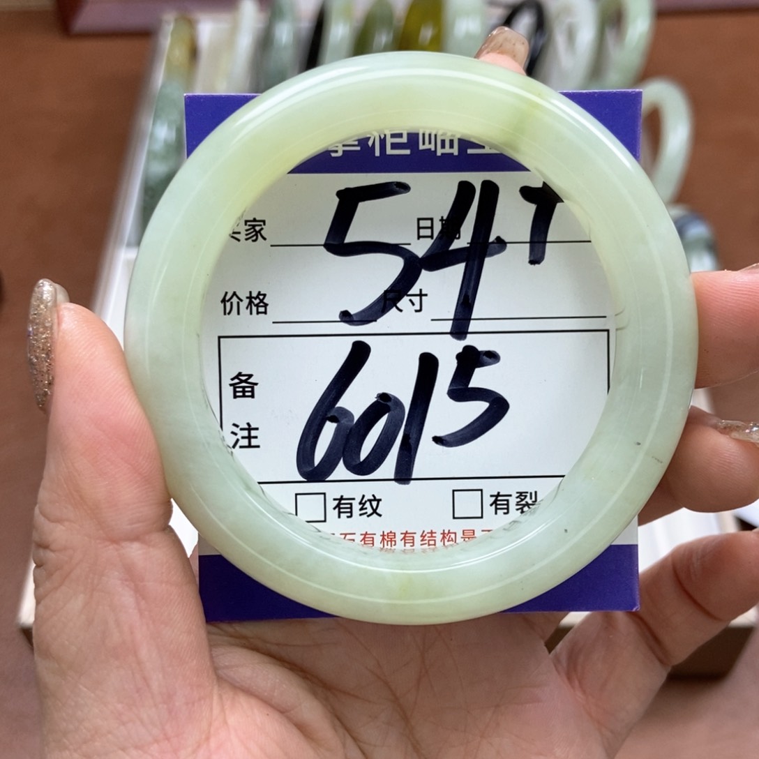 岫玉手镯手镯未镶嵌