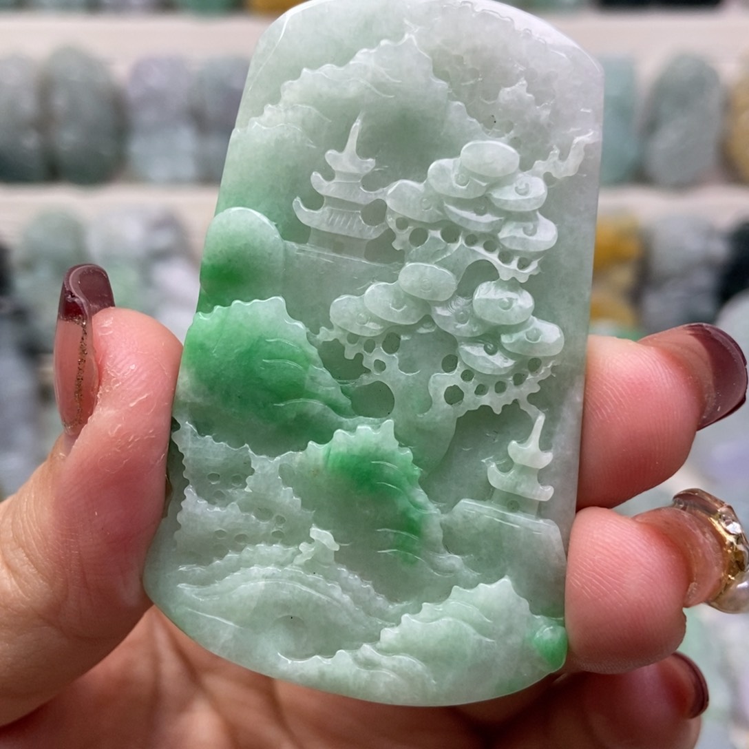 翡翠吊坠(赠链)未镶嵌