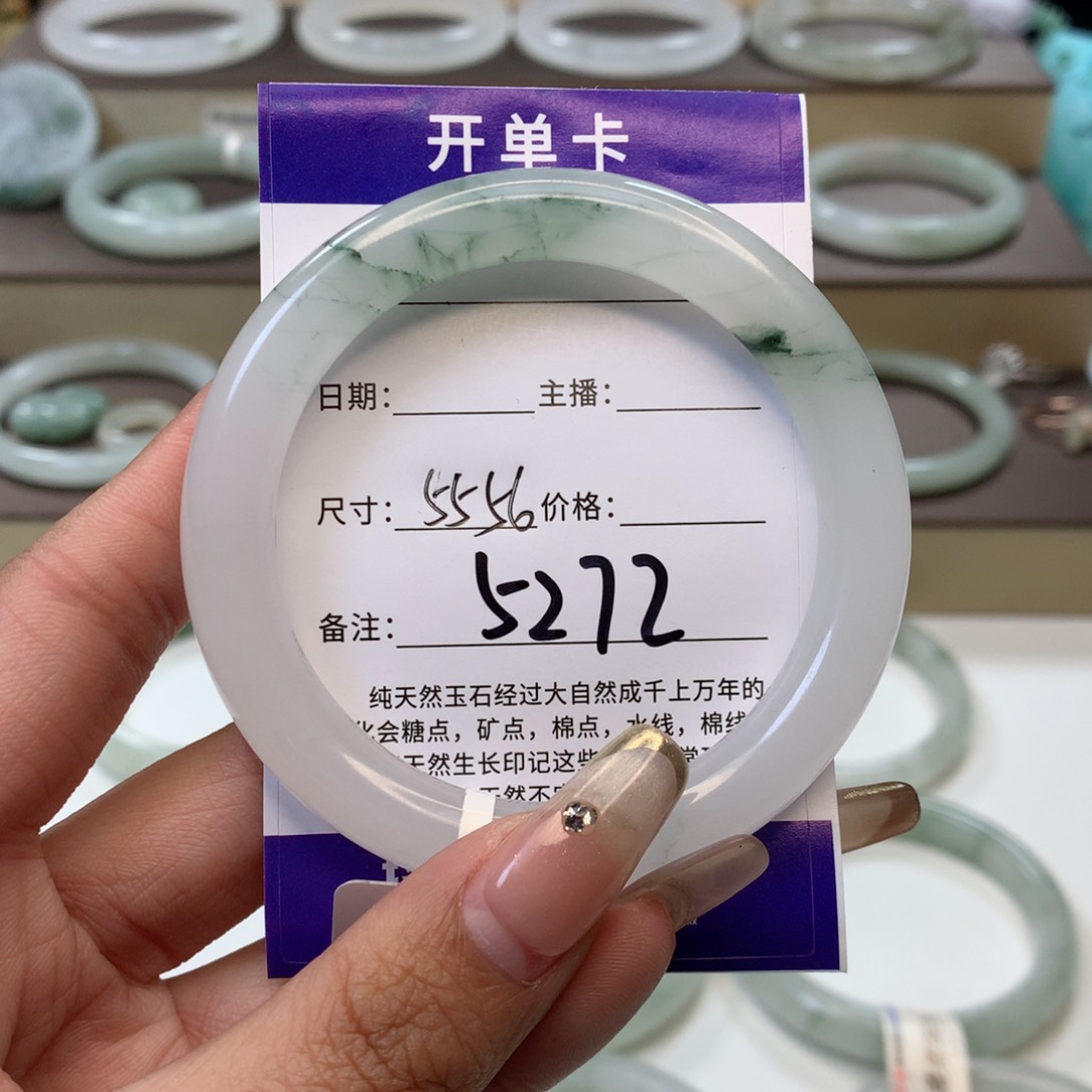 石英质玉手镯未镶嵌小****?