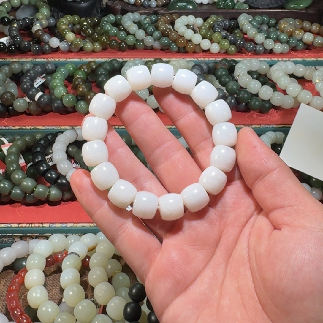 和田玉未镶嵌手串