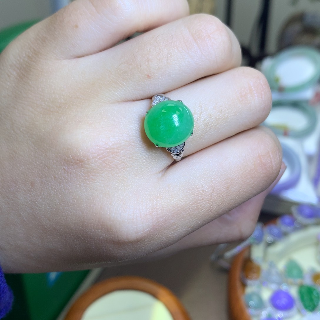 翡翠颈饰18K金镶嵌翡翠