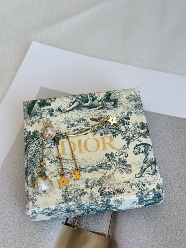 99新 DIOR/迪奥 DIOR迪奥 淡金色珍珠耳钉耳挂