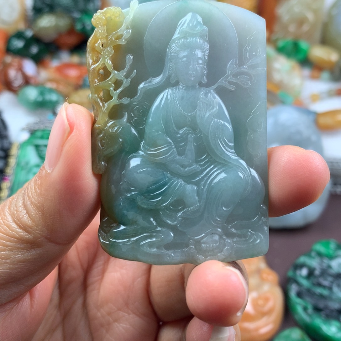 翡翠未镶嵌颈饰挂件