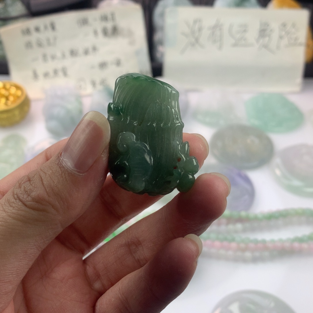 翡翠颈饰未镶嵌－