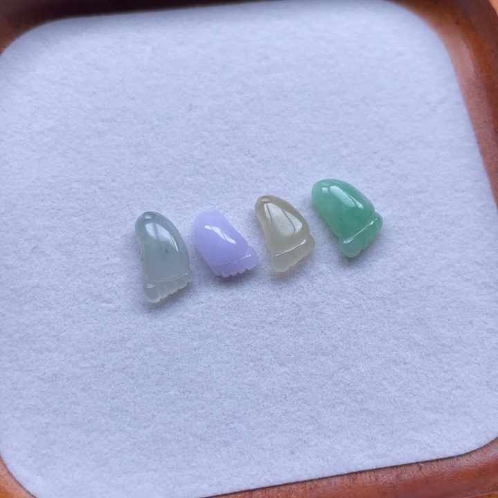 翡翠未镶嵌颈饰脚丫