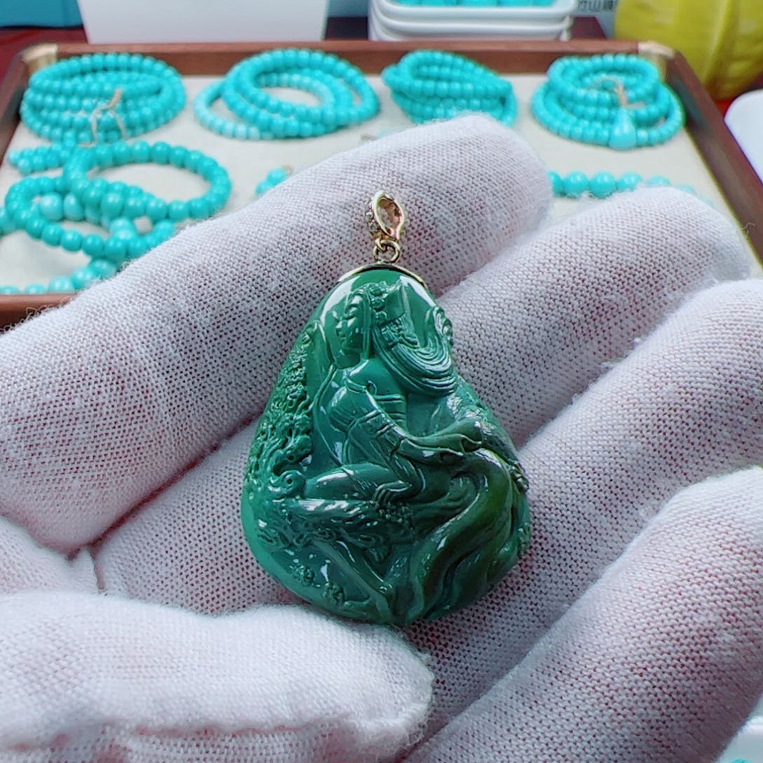 绿松石未镶嵌挂件1个