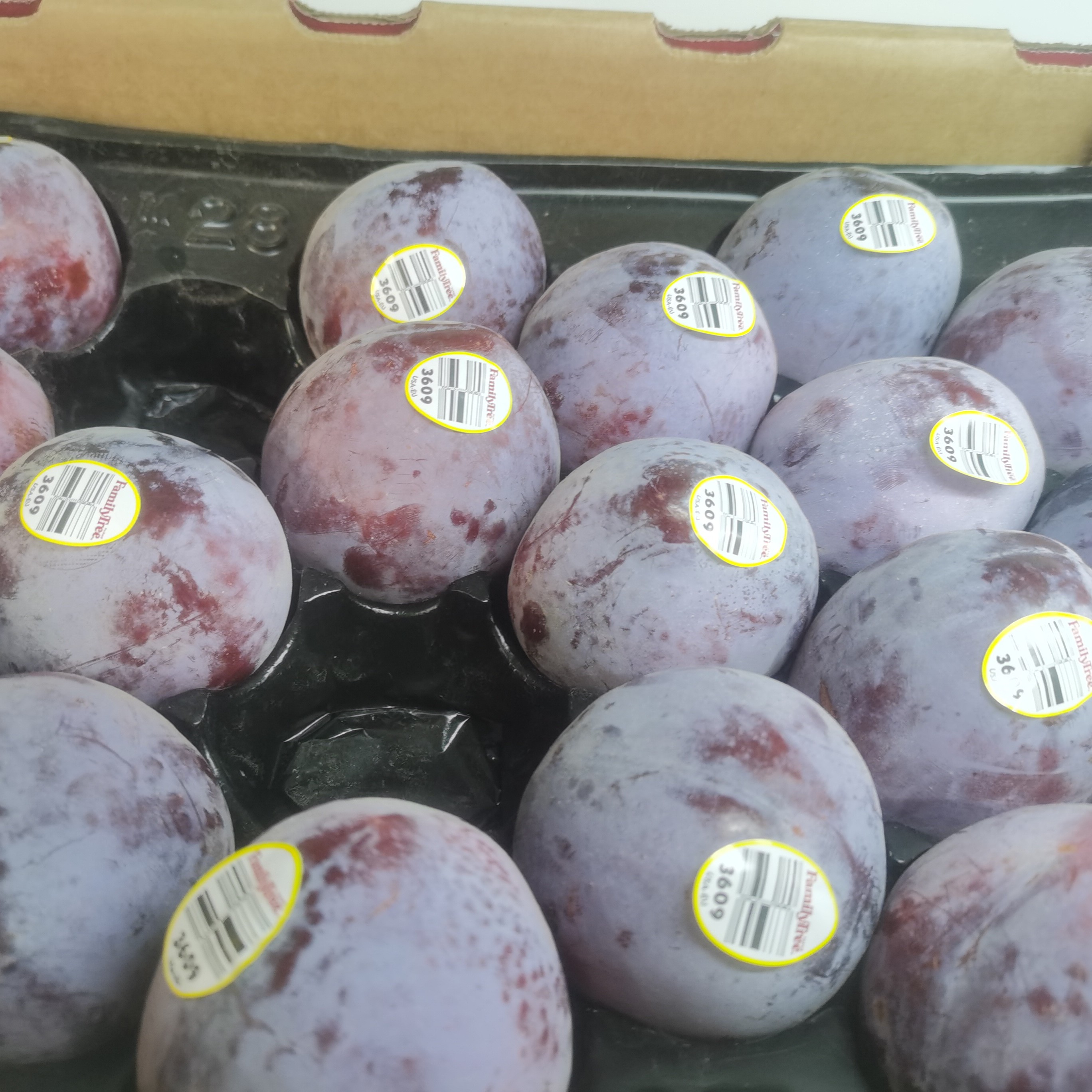 恐龙蛋李子甜一个，15 元