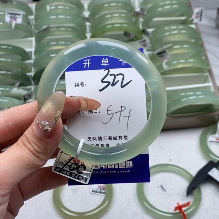 蛇纹石玉手镯未镶嵌乔***g