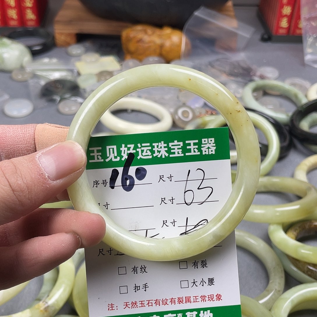 蛇纹石玉手镯未镶嵌
