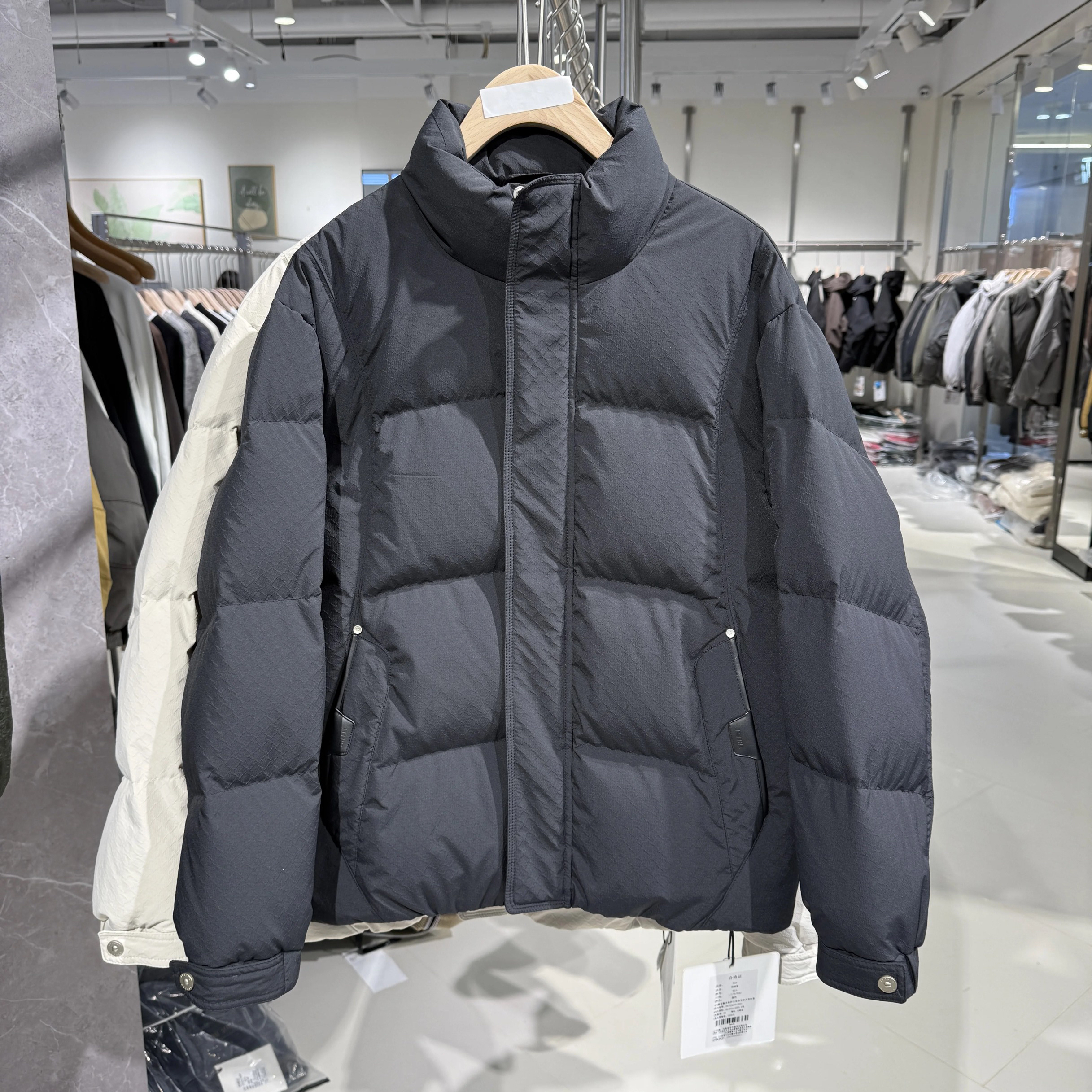 2025冬季新款羽绒服男时尚清爽，简单外套