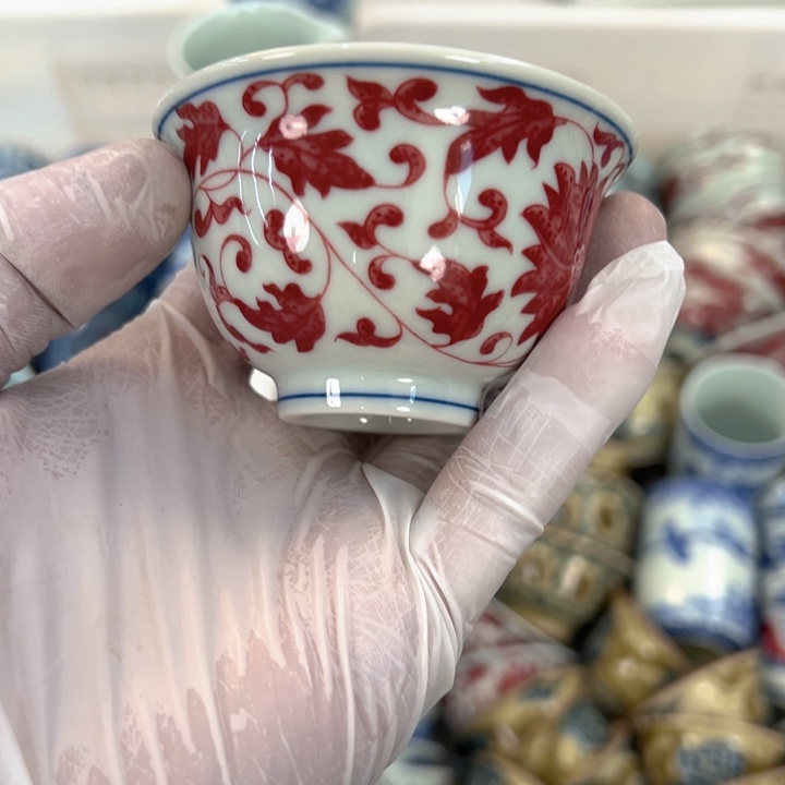 瓷片釉里红缠枝莲压手杯客杯