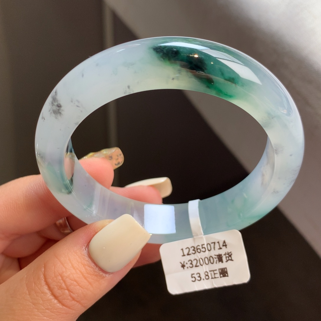 翡翠手镯未镶嵌冰胶飘花正圈手镯（强烈推荐）