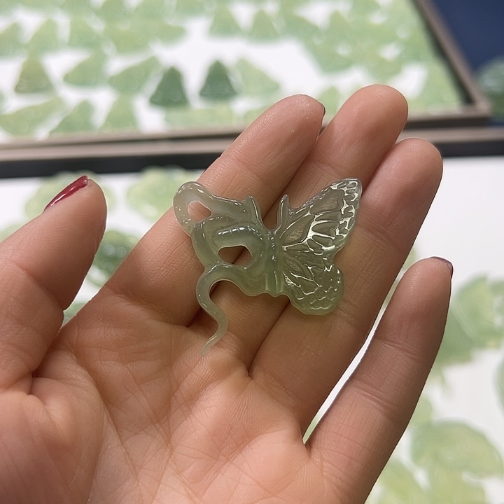 蛇纹石玉颈饰未镶嵌平***?