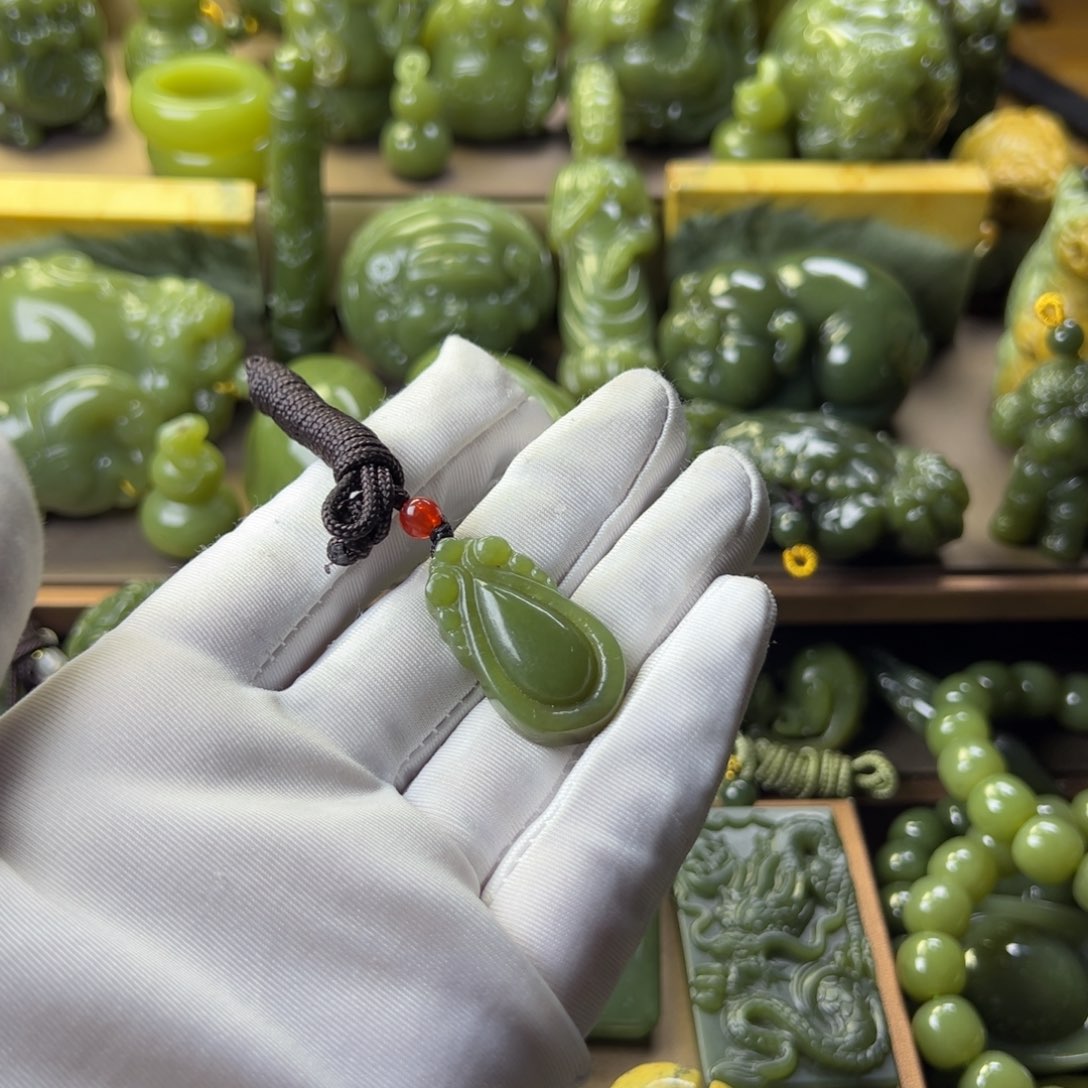 岫岩老玉（透闪石质玉）挂件未镶嵌