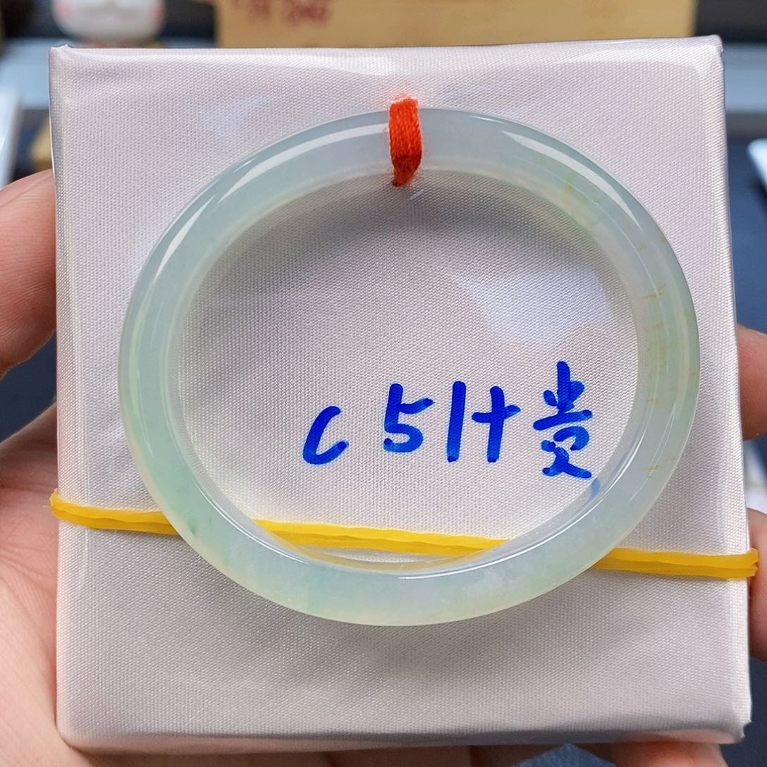 翡翠手镯未镶嵌翡翠手镯