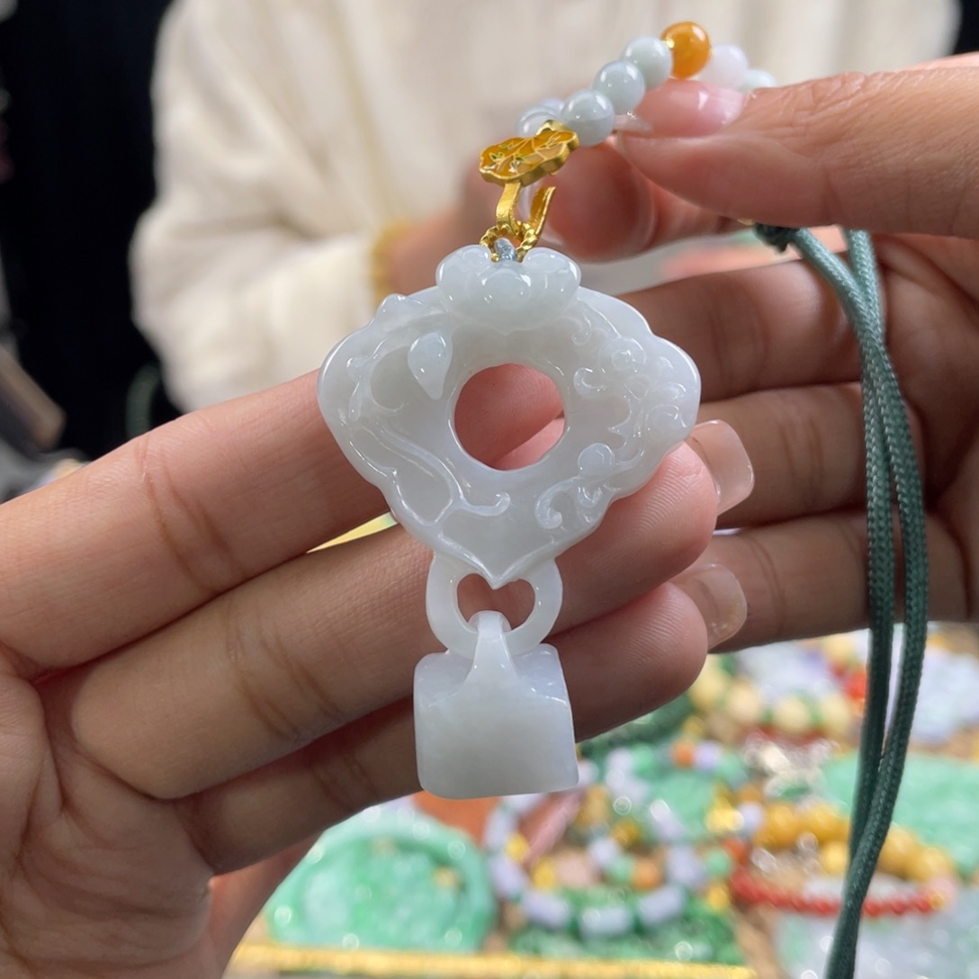 翡翠颈饰未镶嵌代编织