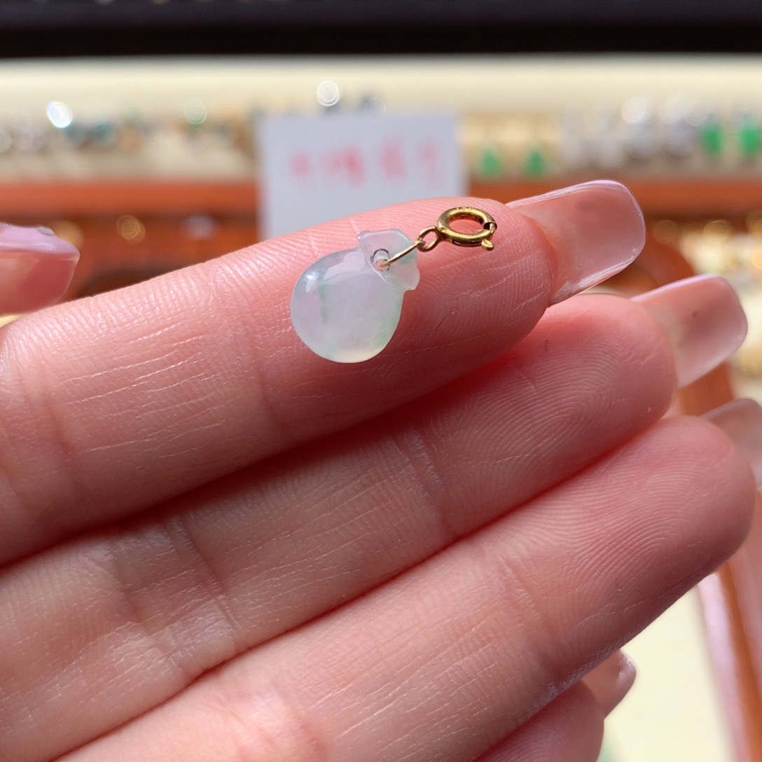 翡翠颈饰18K金镶嵌翡翠