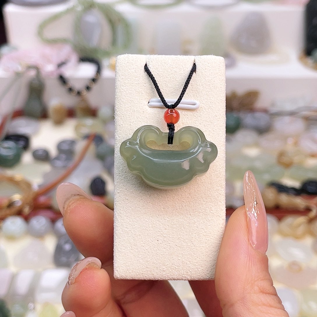 【闪购商品】和田玉吊坠(赠链)未镶嵌