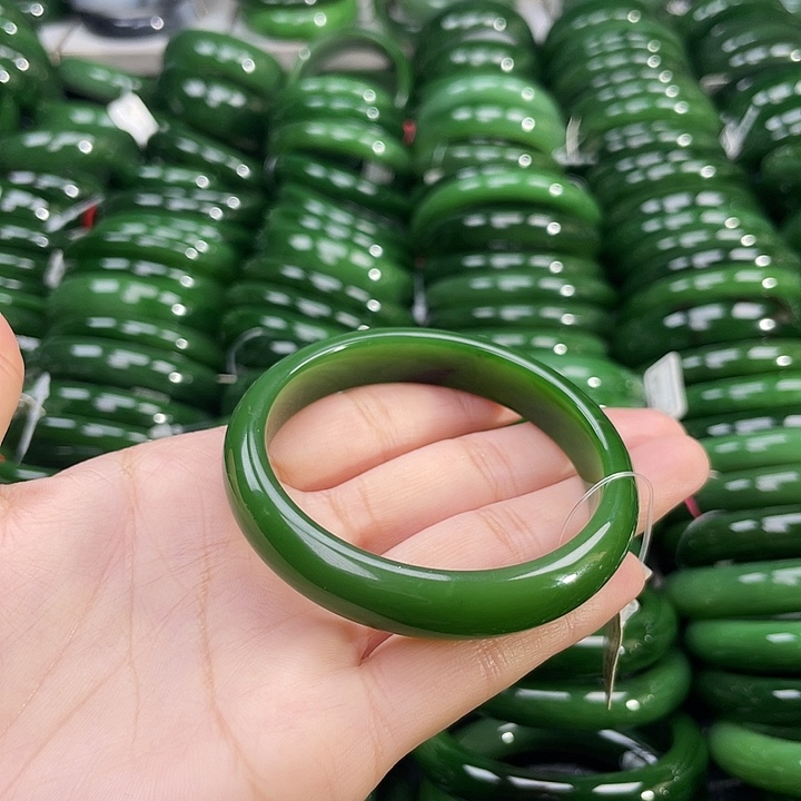 未镶嵌手镯和田玉（碧玉）