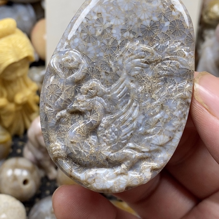 硅化珊瑚（珊瑚玉）未镶嵌颈饰