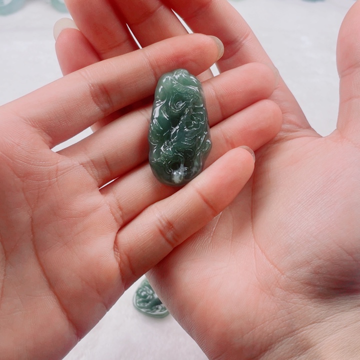 翡翠颈饰未镶嵌铁****子翡翠