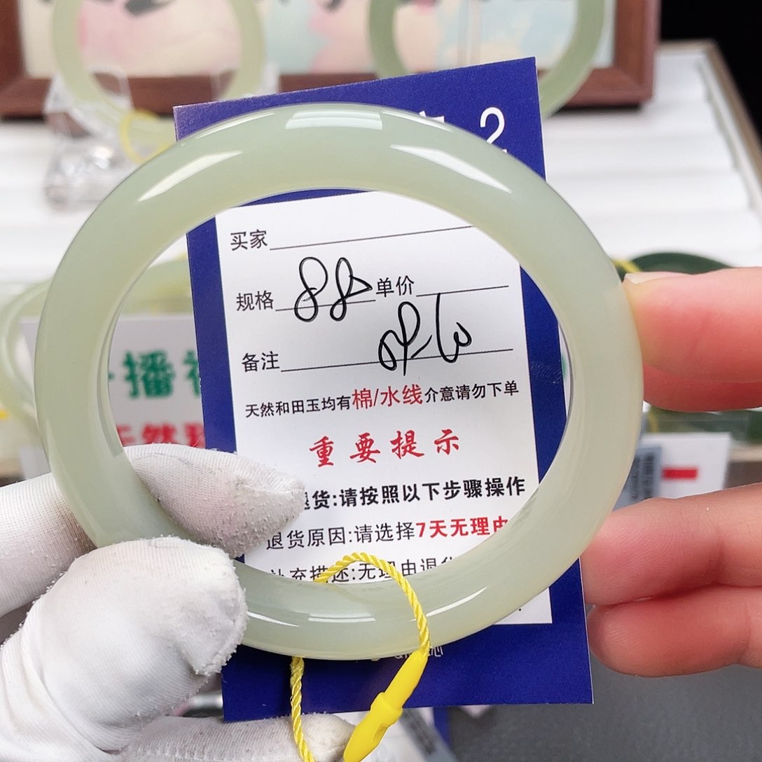 和田玉手镯未镶嵌