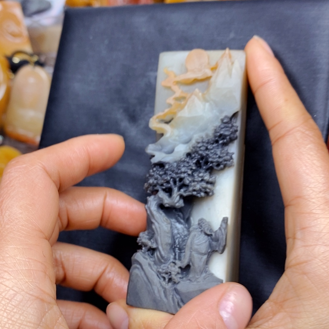 石英质玉（黄龙玉）颈饰未镶嵌