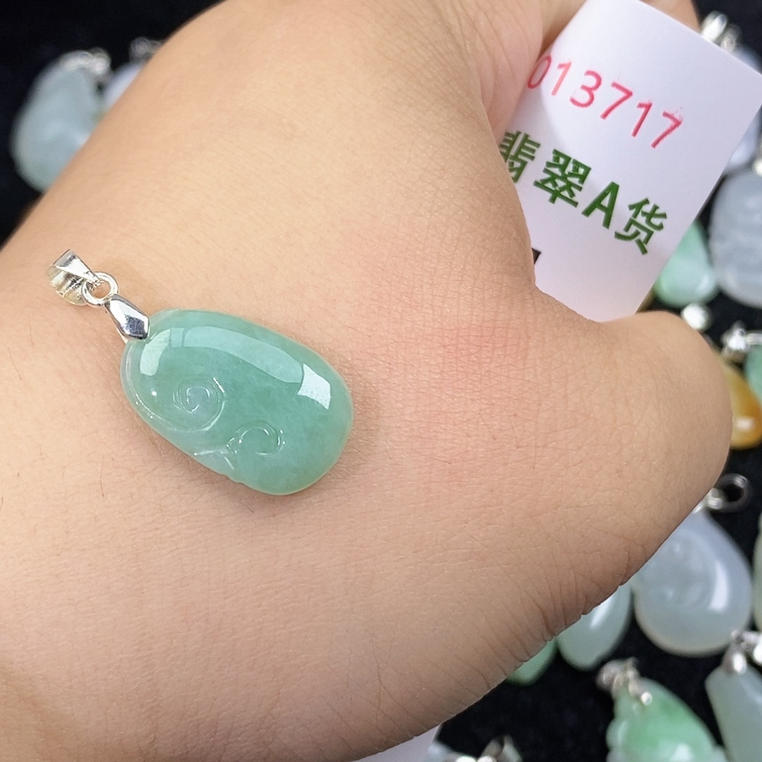 翡翠未镶嵌颈饰吊坠