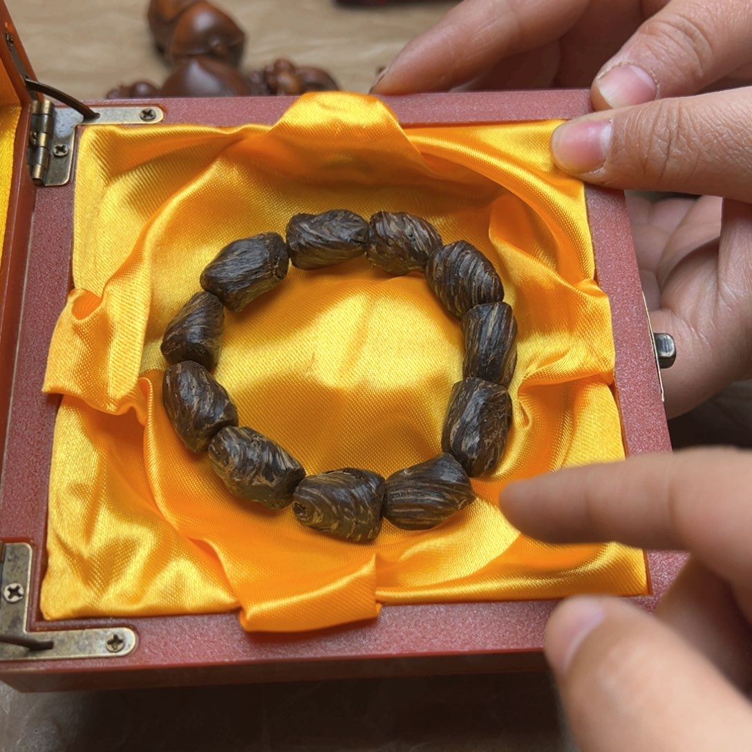 大叶紫檀（黑酸枝木类）