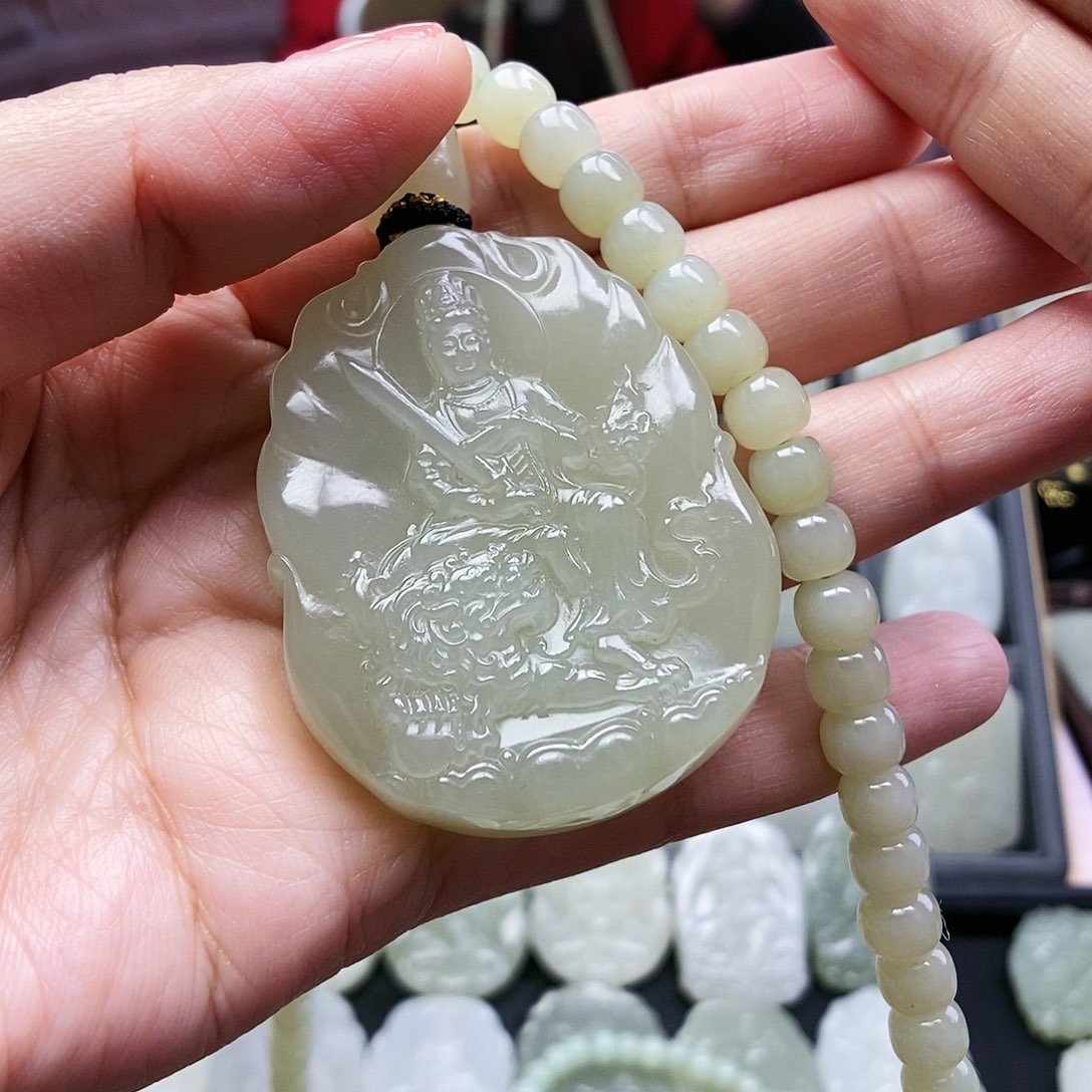 和田玉颈饰未镶嵌奋***子