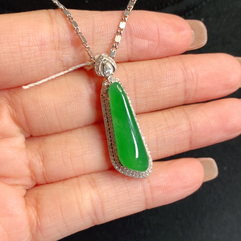 【闪购商品】颈饰18K金镶嵌翡翠特色戒面