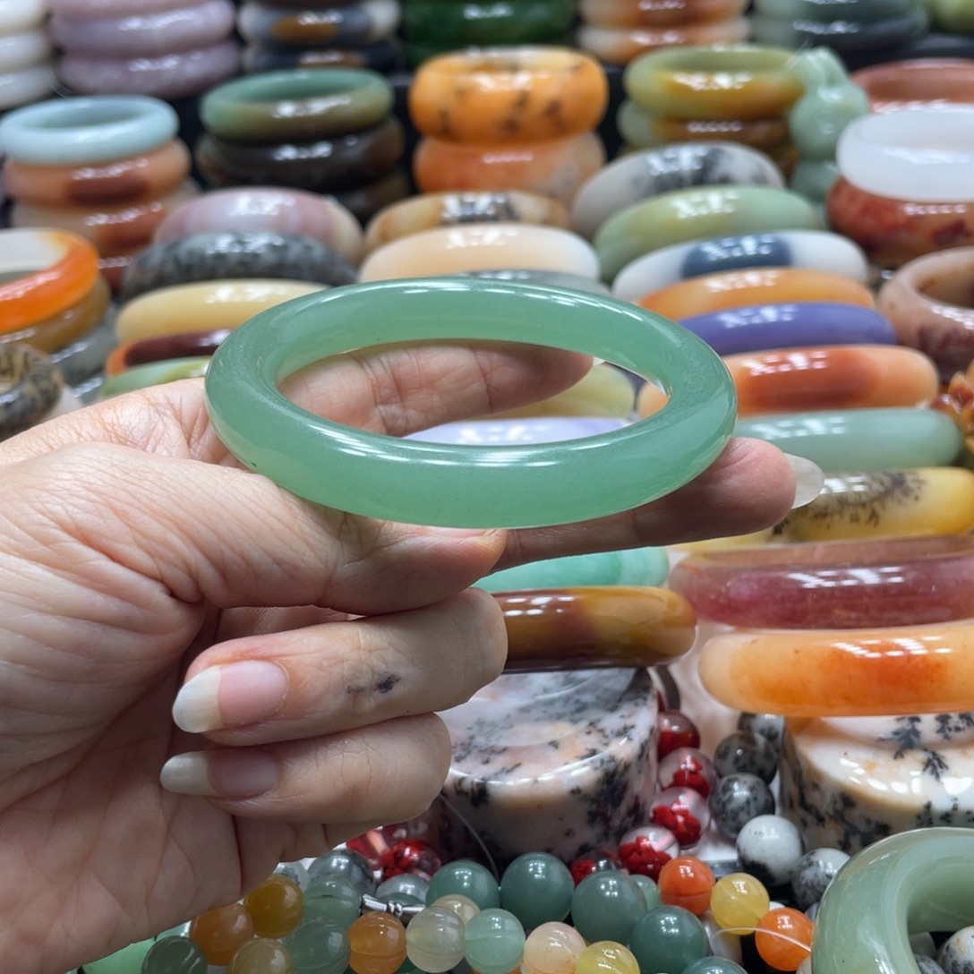 石英岩玉未镶嵌手镯