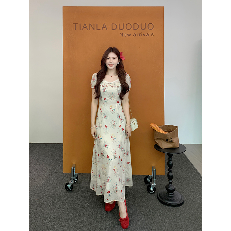 现货【波妮达】甜辣多多2025夏季新款蕾丝拼接碎花高腰方领连衣裙女