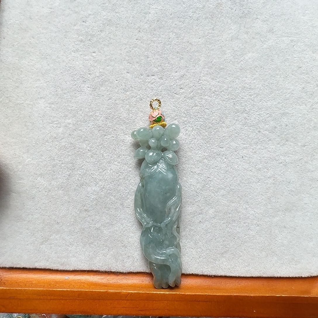 翡翠未镶嵌吊坠(赠链)