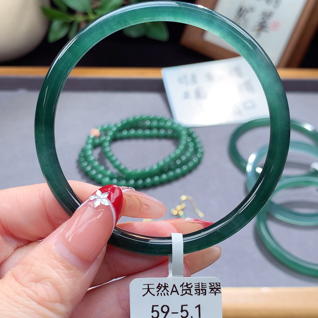 翡翠手镯（圆镯）未镶嵌