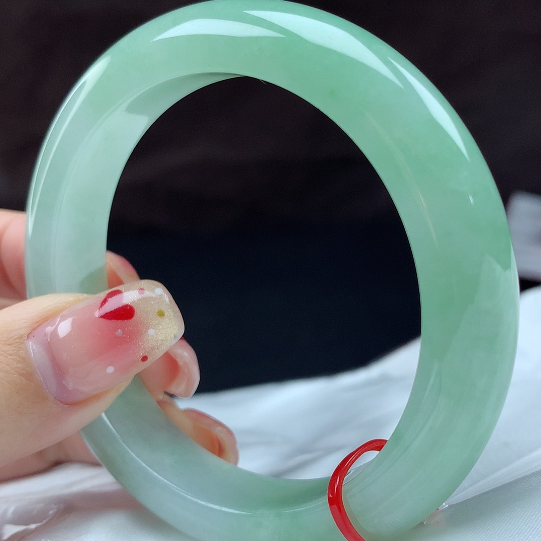 翡翠手镯未镶嵌美*黎96126，