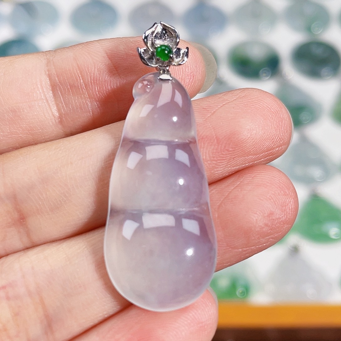 颈饰18K金镶嵌翡翠吊坠