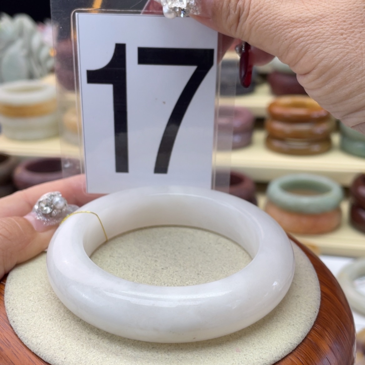 【闪购商品】石英质玉手镯未镶嵌