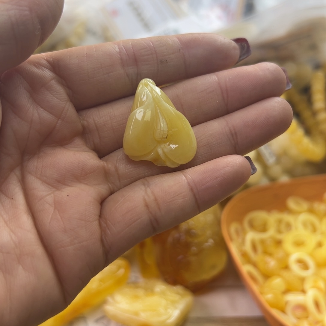 琥珀珠宝奇石未镶嵌