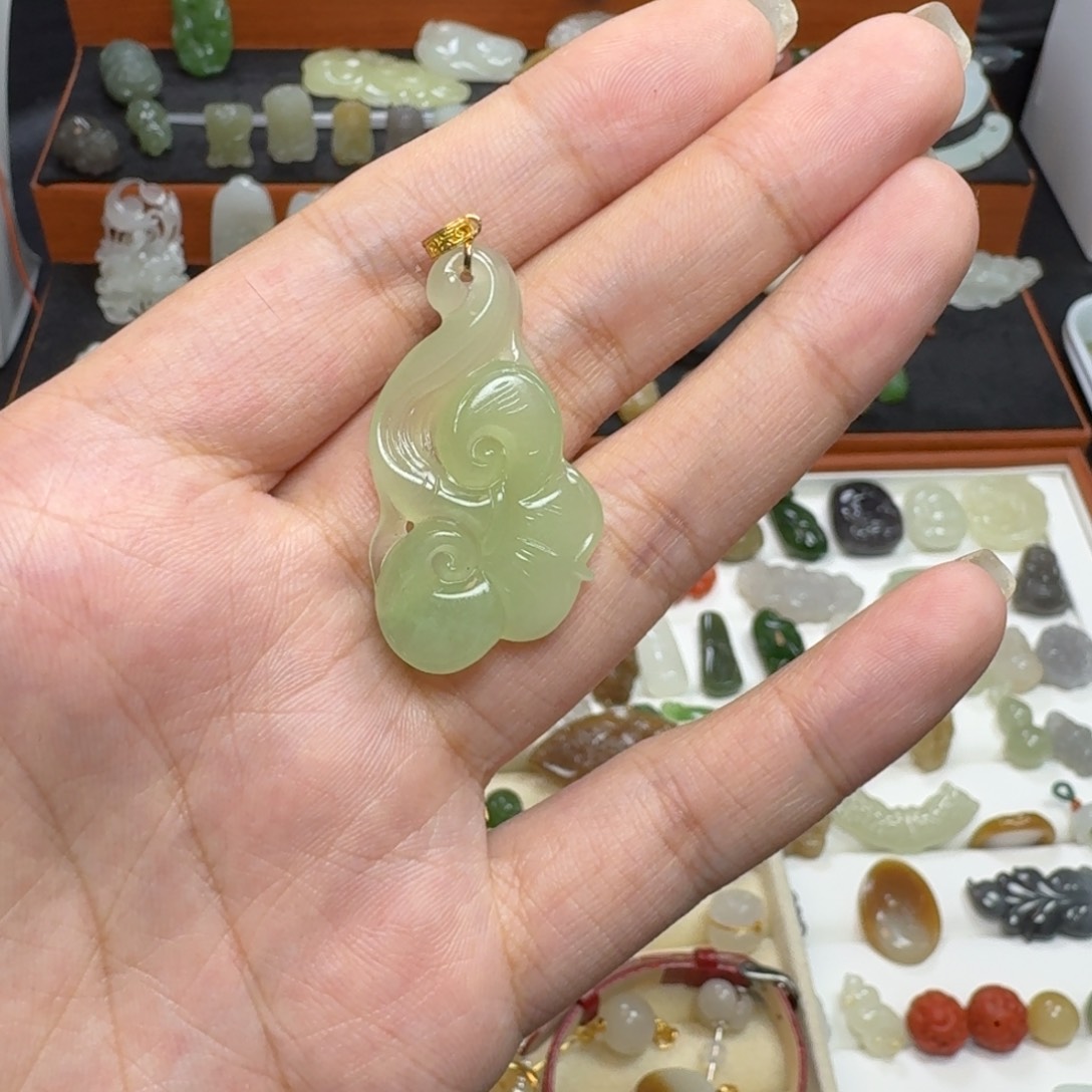 和田玉未镶嵌颈饰墨***c